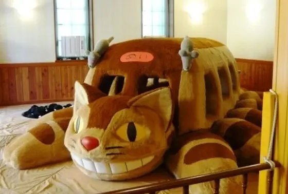 子供しか入れない猫バスと大人も入れる猫バスがあります！