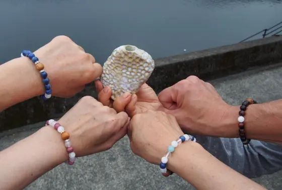 屋久島の天然石でブレスレット作り体験