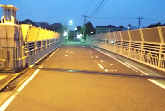 橋を通過