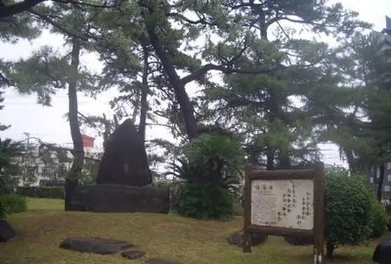 与謝野晶子出身地として石碑が建立