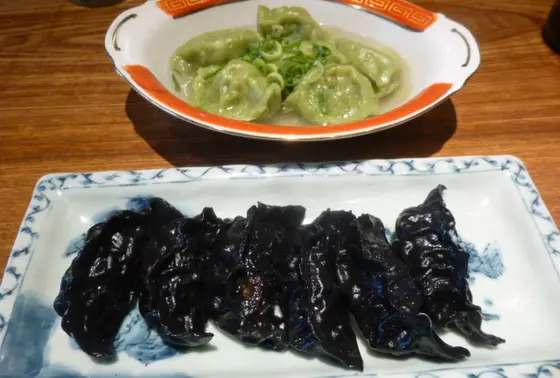 黒の牛肉餃子　620円