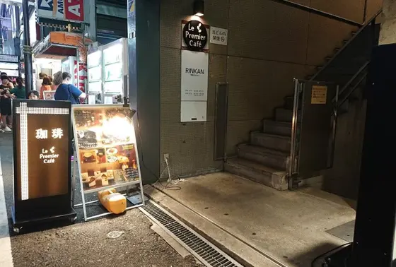 ▶︎ 階段上がって3F