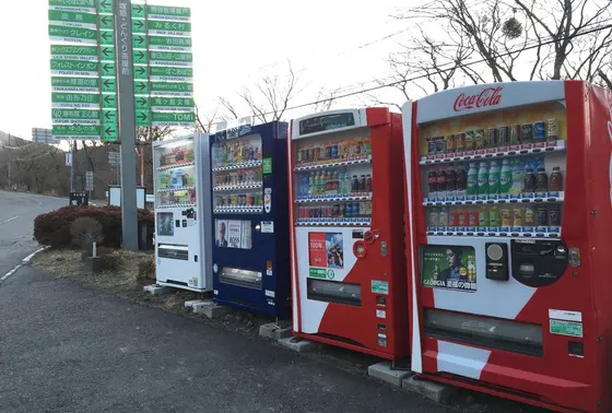案内所横に自販機があります