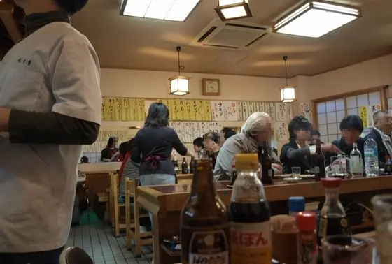 壁にメニューがズラリ