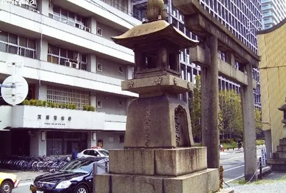 鉾流橋(石灯籠と鳥居)