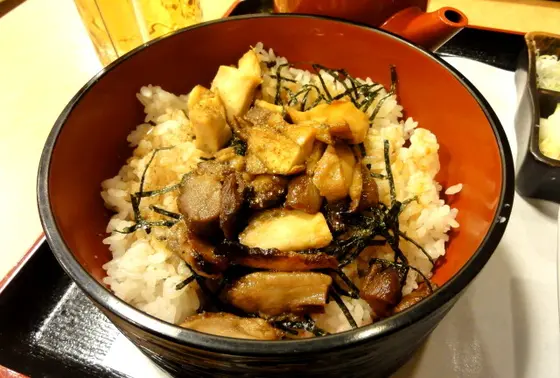 鶏肉を使ったメニューが豊富！中には、ひつまぶしも!?