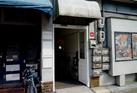 ビルの入口
