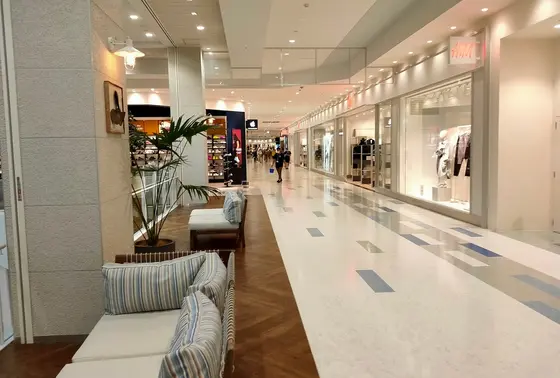 店内はまだ新しく、楽しいです