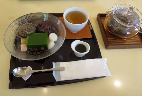 店内で食べれる茶寮のようなところもありました。店舗のちもとは箱根に数カ所あります。