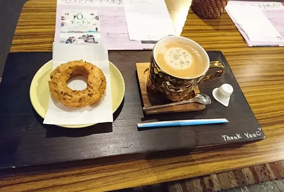 美味しいドーナツ食べながら映画観れるなんて最高です🍩
