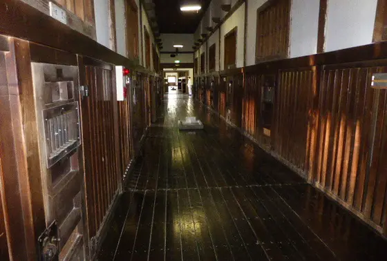 刑務所内