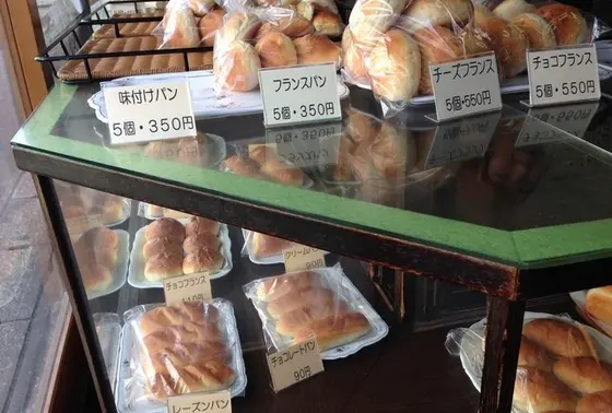 毎日行列が出来る有名なパン屋🍞
