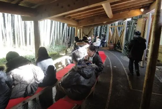 竹林を楽しむために設計された席。