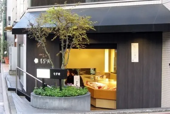 元町商店街から一本裏通りにある