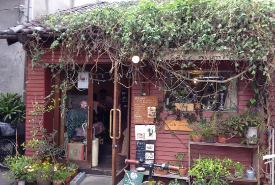 少しわかりづらい場所にあります