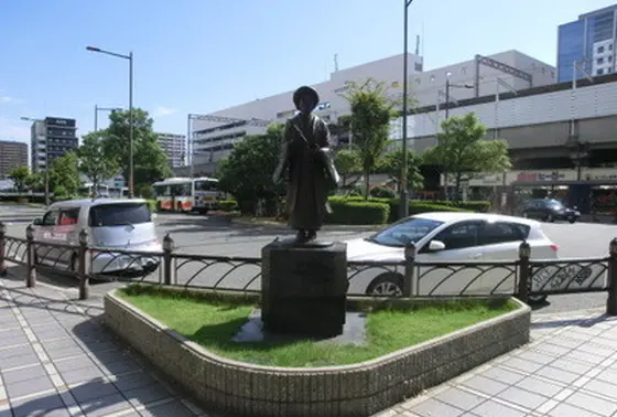 与謝野晶子銅像
