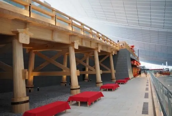 建物の中に橋!?