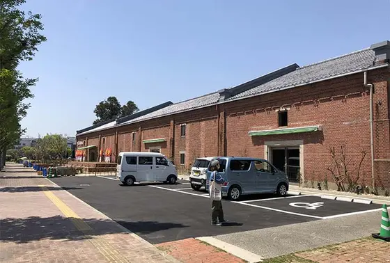 専用駐車場(8台)