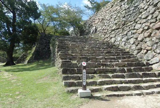 約400年前の壮大な石垣！！