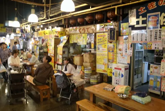 屋台村のような市場のような