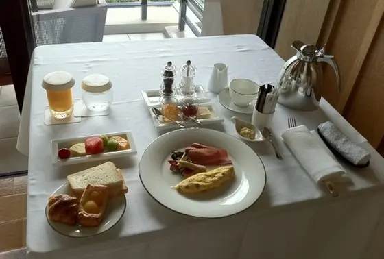 インルームダイニング