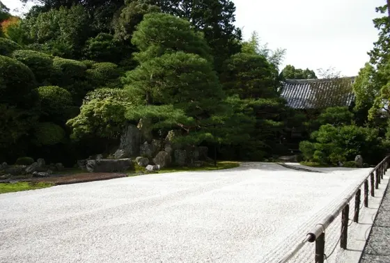 鶴亀の庭園