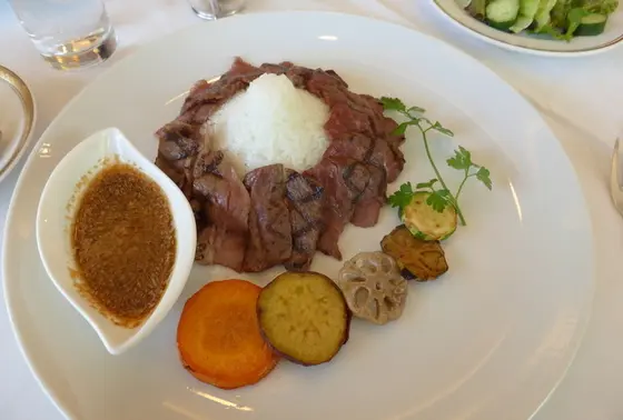 ふじやま和牛の薄切りステーキ丼ランチ