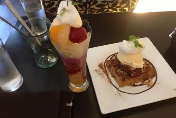 ケーキやパフェが充実。