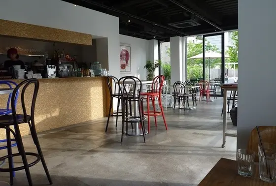開放的で広い店内