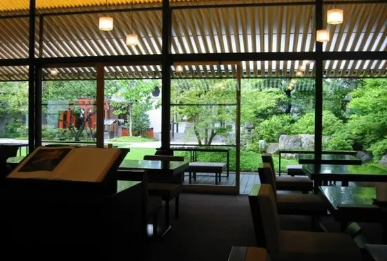 店内からみた様子。