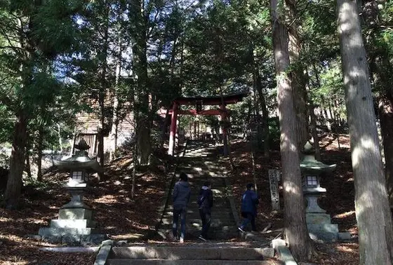 八幡宮へつづく石段