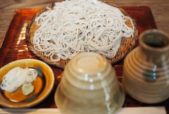 隣にある藪蕎麦は名店