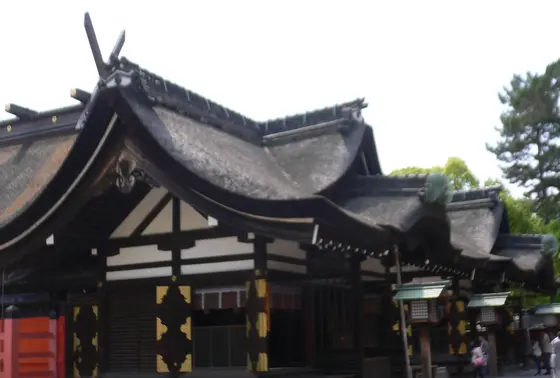 まず、ご本殿にお参り