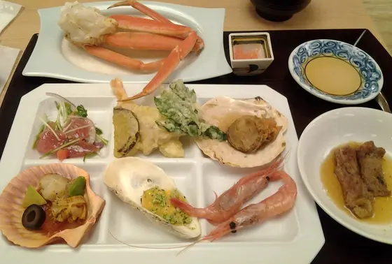 食事はバイキング
