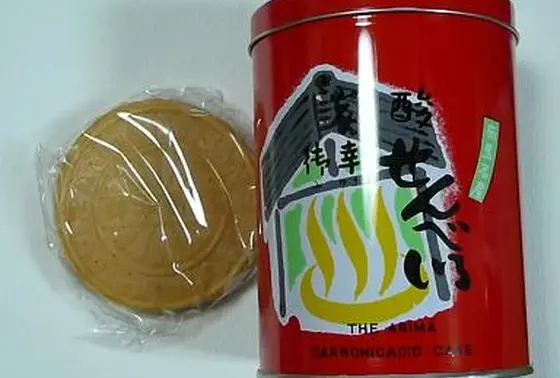 缶入りなら煎餅が割れない。