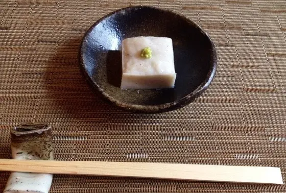 まずは蕎麦どうふから、、