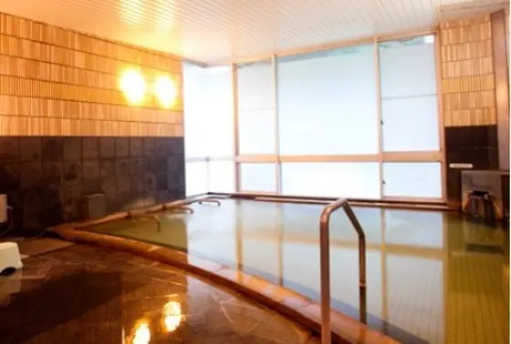 ホテル建物2階にある大浴場