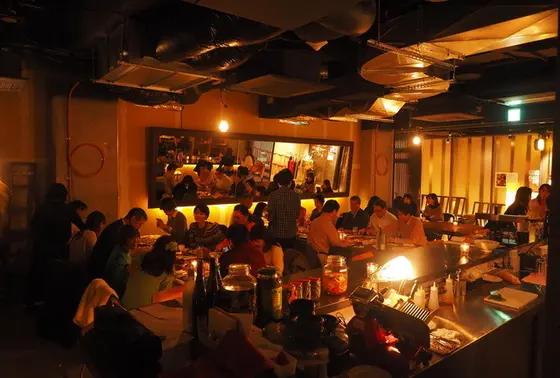 青学前にある、おしゃれなアジア料理屋さん
