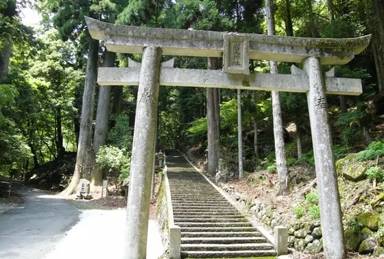 境内まで道のり①