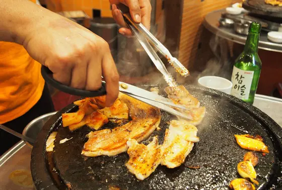 店員さんが焼いてくれます