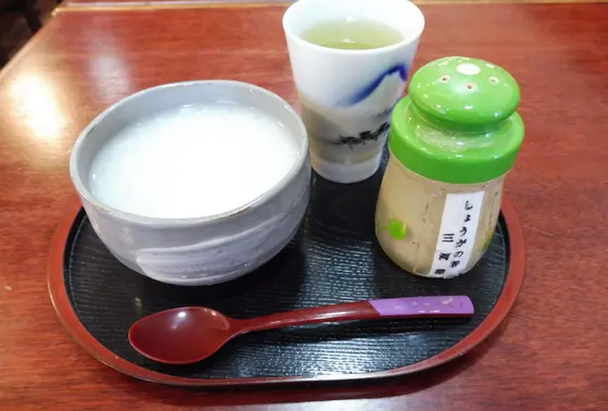 参拝の後に甘酒はいかが…？