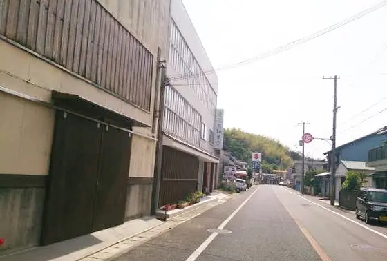 工場がずらりと立ち並ぶお香の街、江井