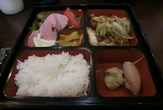 ランチ定食は６００円でもたっぷり。