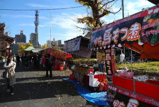 本堂を左手に