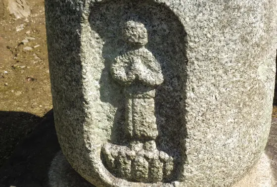 ちょっと気になる石仏…！