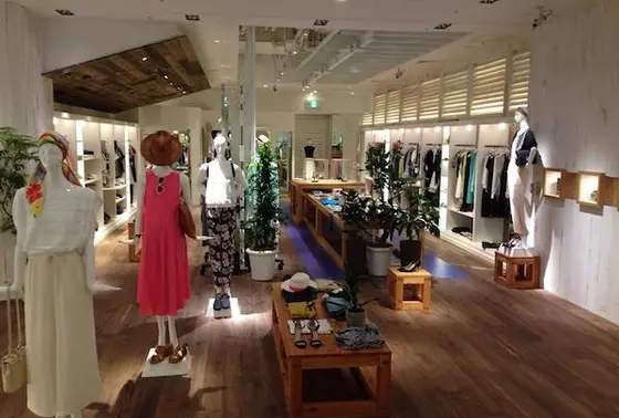 アパレル