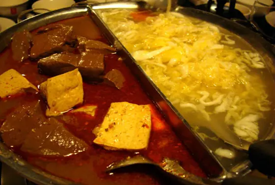 2種類味わえるお鍋
