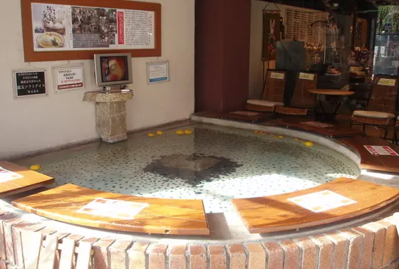 スイーツを食べながら入れる足湯