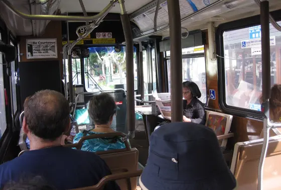 ワイキキから路線バス１本