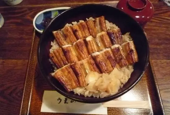 名物の穴子丼。